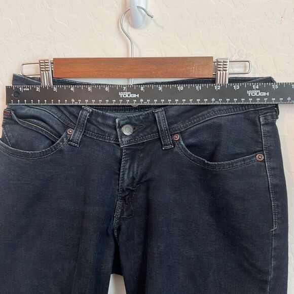 Levi bold curve low rise skinny raw cut hem Bermuda short 11M - Picture 6 of 9